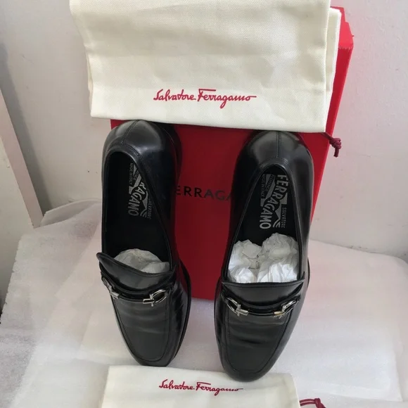 Salvatore Ferragamo Black Leather Men's Loafers. Made in Italy. Side 9